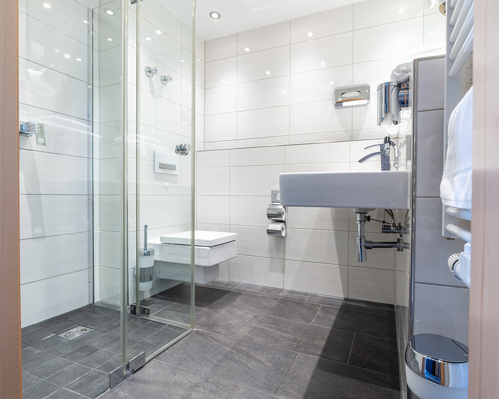 Bad in einem Hotelzimmer des Seehotel Forst in Bruchsal