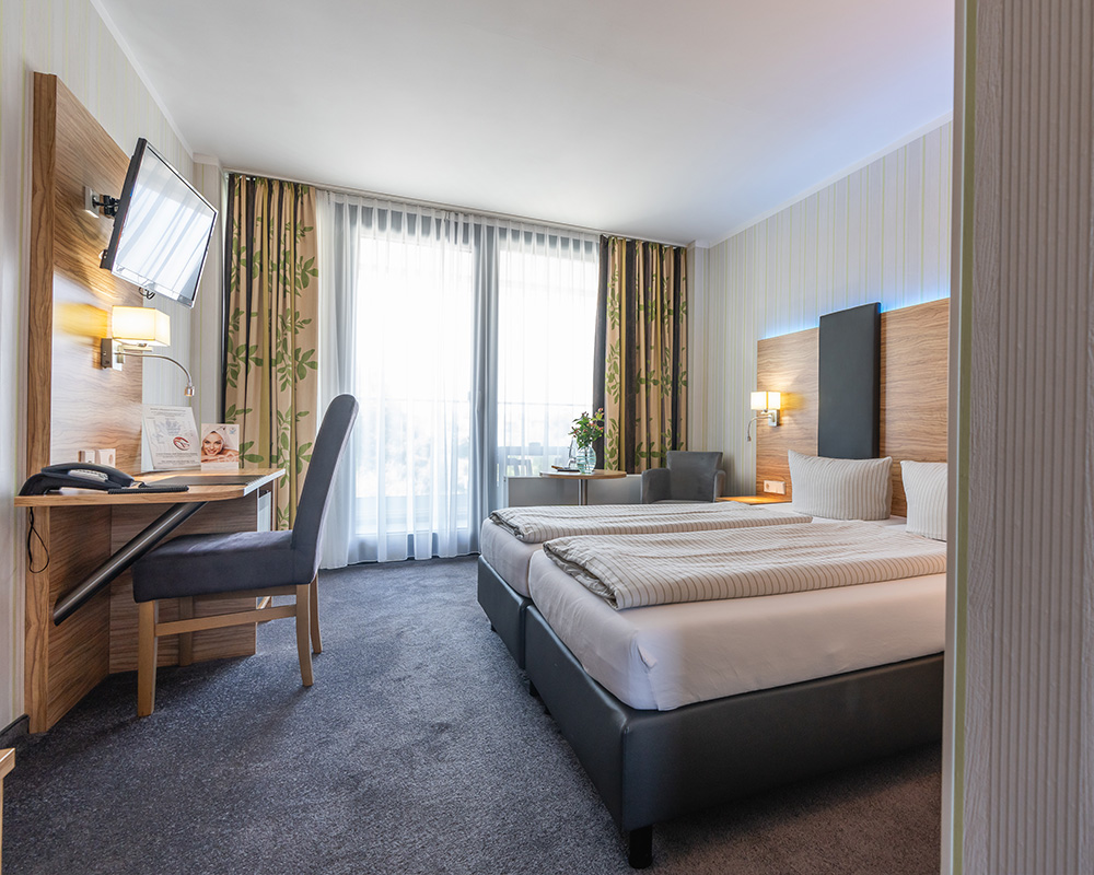 Blick in ein Hotelzimmer des Seehotel Forst in Bruchsal