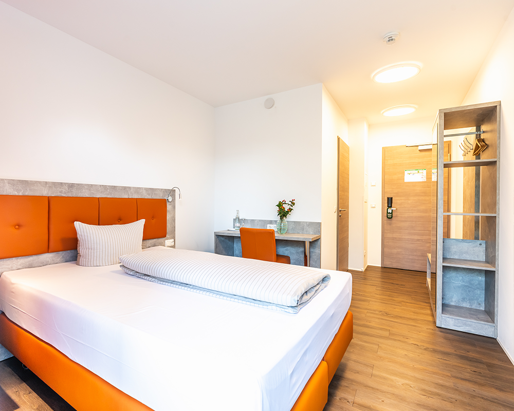 Blick in ein Hotelzimmer des Seehotel Forst in Bruchsal